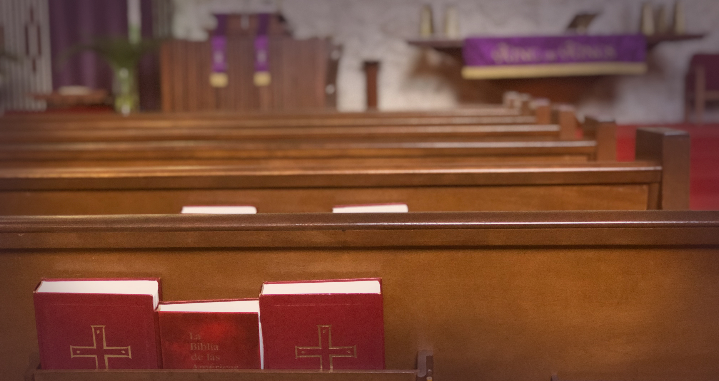 Asientos y santuario de nuestra iglesia